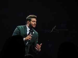 Désirez-vous suivre les actualités de Michael Bublé ? Souhaitez-vous entrer en contact avec le chanteur Michael Bublé ?