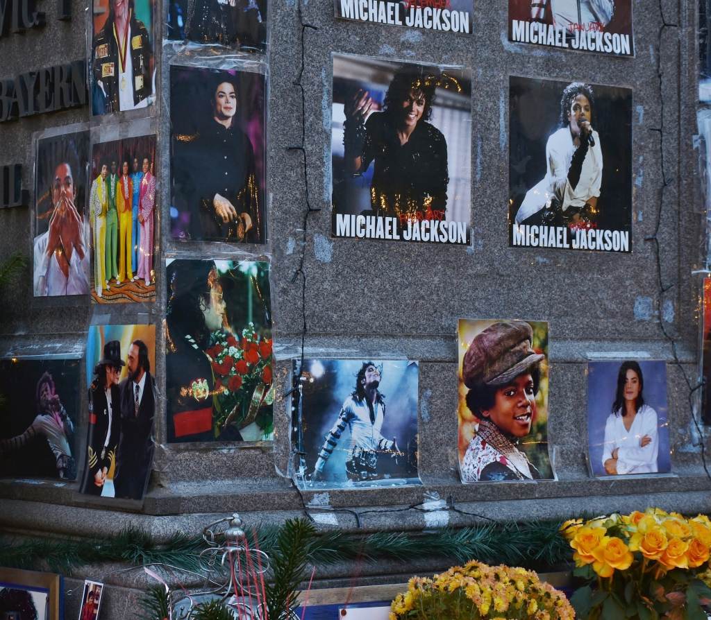 Le Roi de la pop, Michael Jackson, est considéré comme la plus grande star de l'histoire de la musique populaire. Cependant, il est important de noter que de nombreux autres artistes ont également marqué l'histoire de la musique, tels qu'Elvis Presley, Céline Dion et Bob Marley, qui ont tous été classés parmi les 100 plus grands chanteurs de tous les temps selon le magazine Rolling Stone.