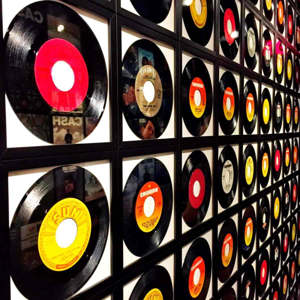 Comment être signé par un label de musique ? Conseils et contacts