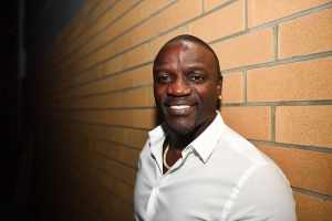 Entrer en relation avec Akon