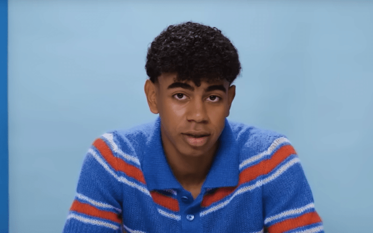 La manière officielle et la plus respectueuse de contacter Lamine Yamal est de passer par le club pour lequel il joue, le FC Barcelone. Le club gère les communications de ses joueurs et peut transmettre votre message.