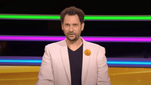 La Roue de la Fortune, le jeu télévisé emblématique, fait son grand retour sur M6 avec Éric Antoine à l'animation. Les inscriptions pour participer sont désormais ouvertes. Découvrez l'histoire du programme, le principe du jeu, les conditions pour devenir candidat, ainsi que les coordonnées de la production et les réseaux sociaux officiels.