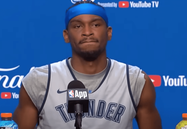 De Toronto à MVP NBA 2025, découvrez la biographie de Shai Gilgeous-Alexander, son parcours pro, ses performances et ses moyens de contact officiels.