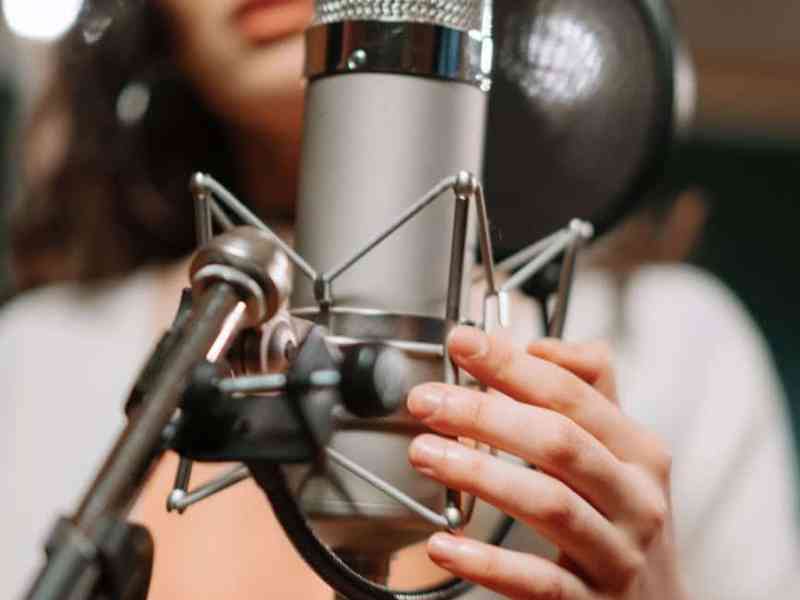 Comment bien chanter ? 10 étapes et conseils pour libérer votre voix