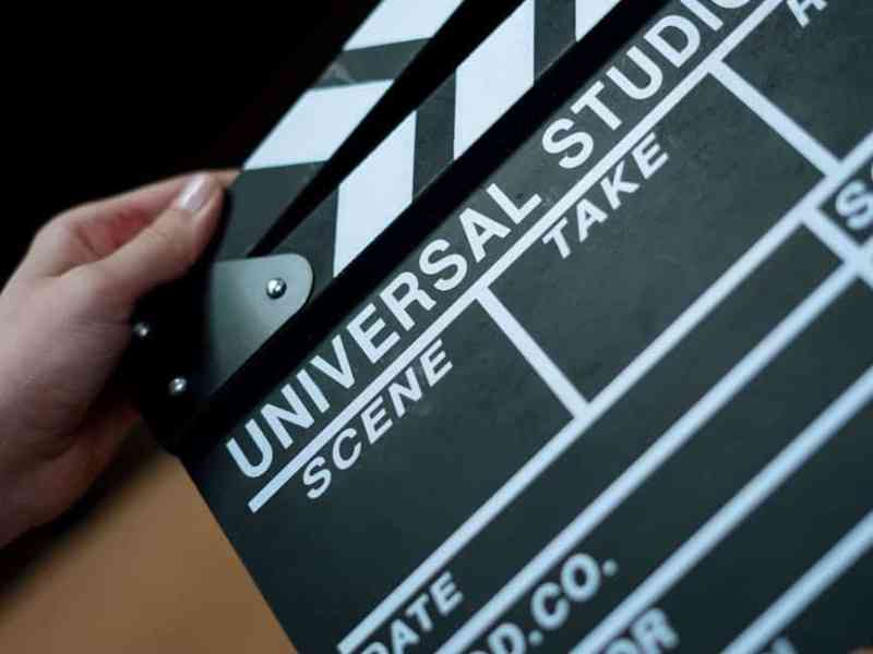 Comment travailler dans le cinéma en 2026 : Guide complet des métiers, formations et conseils d&rsquo;experts