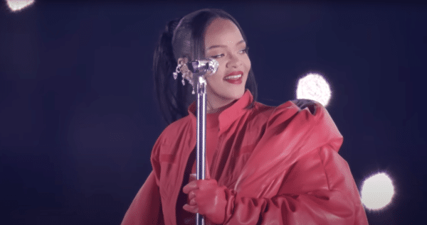 Ce vendredi 12 février Rihanna faisait son retour sur scène. Une performance au Super Bowl pour laquelle elle n'a touché aucun cachet.